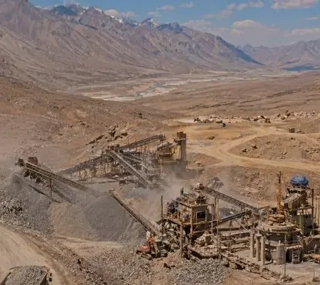 Mining operation with crushing plant where site specific liner analysis is conducted to improve performance